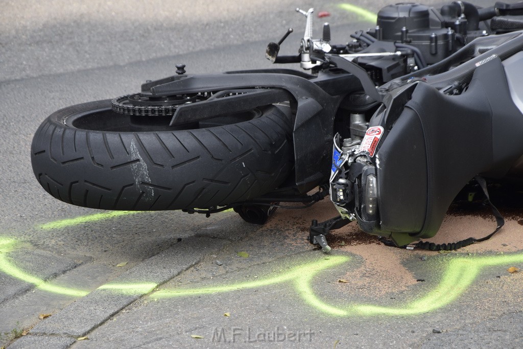 Schwerer Krad PKW Unfall Koeln Muelheim Am Springborn Cottbuserstr P089.JPG - Miklos Laubert